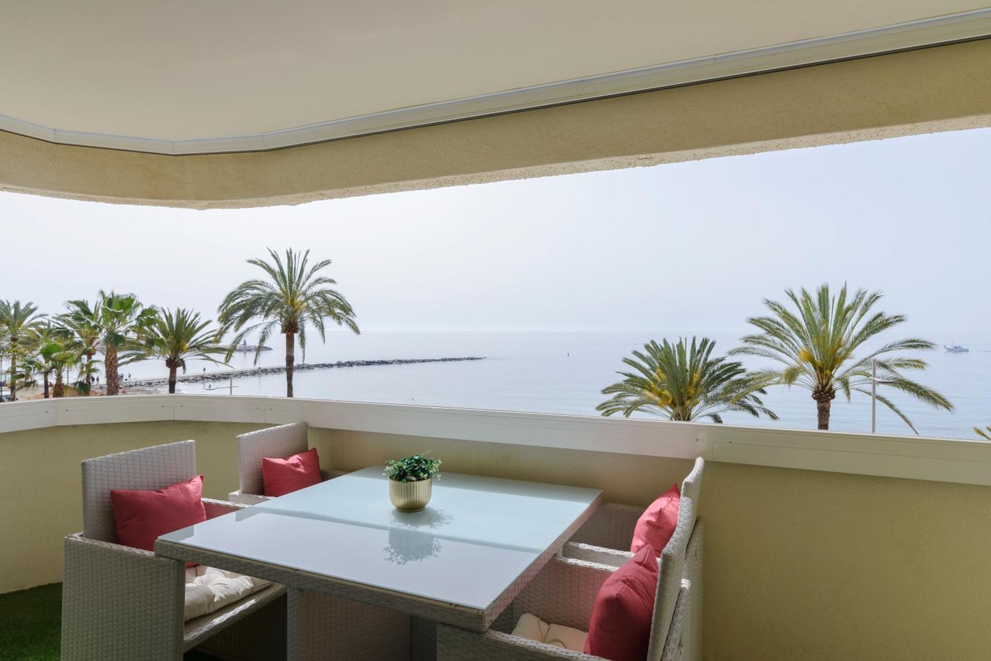 Sea Front Apartment In Marbella Center Eksteriør billede